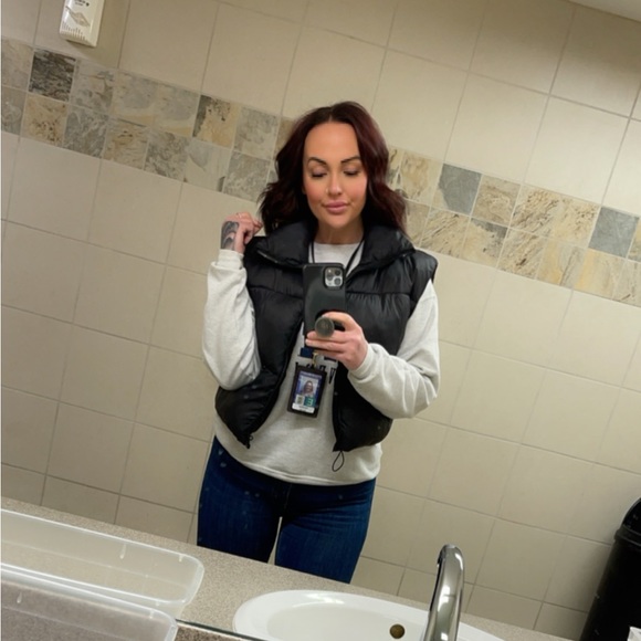 Meet your Posher, Heather - Picture 1 of 1